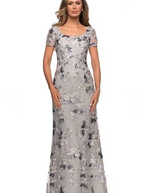 La Femme silver sequined floral lace sheath formal dress - Size 10